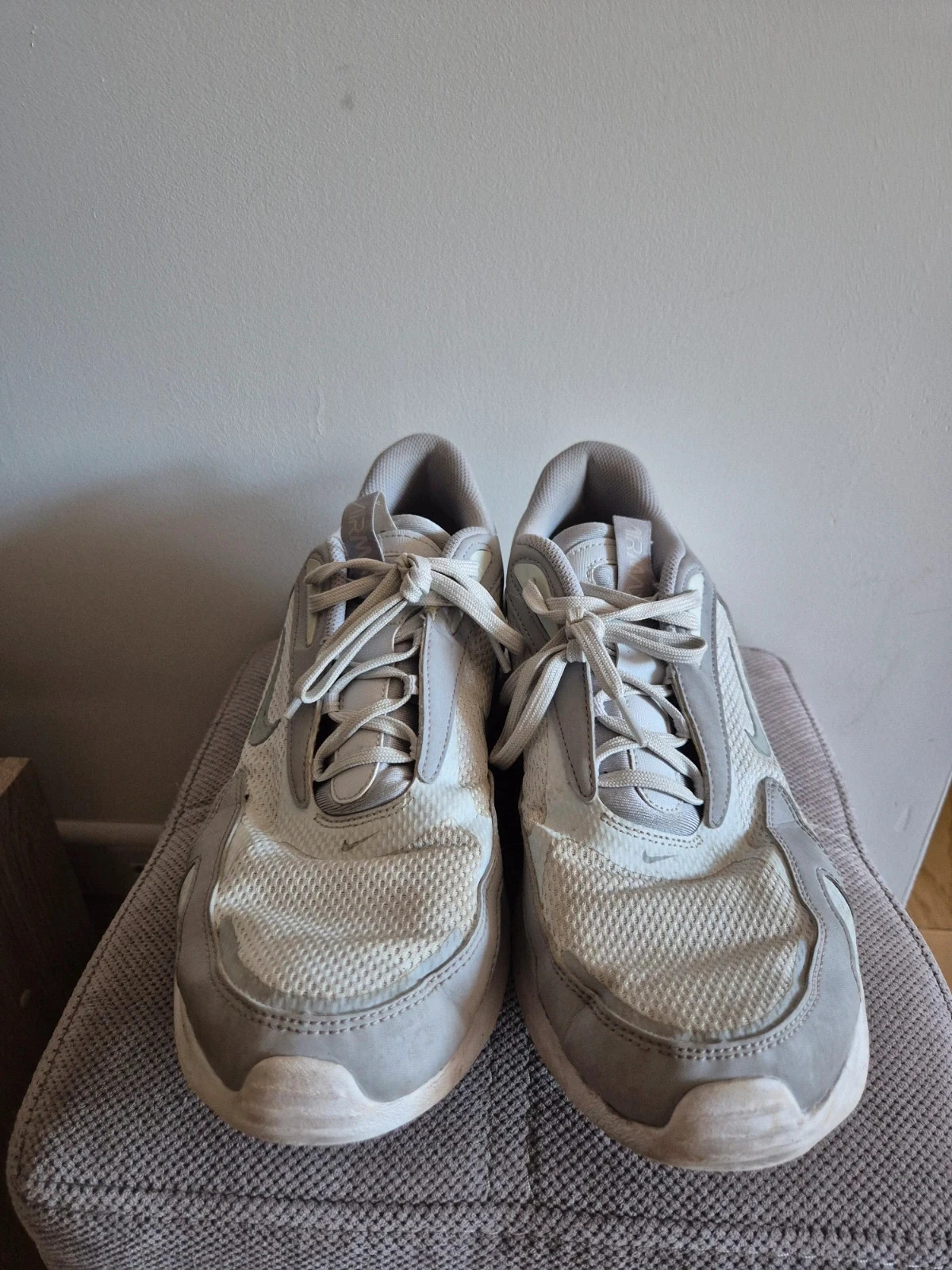 Baskets nike air max bolt grises et blanches 48,5 – photo 5